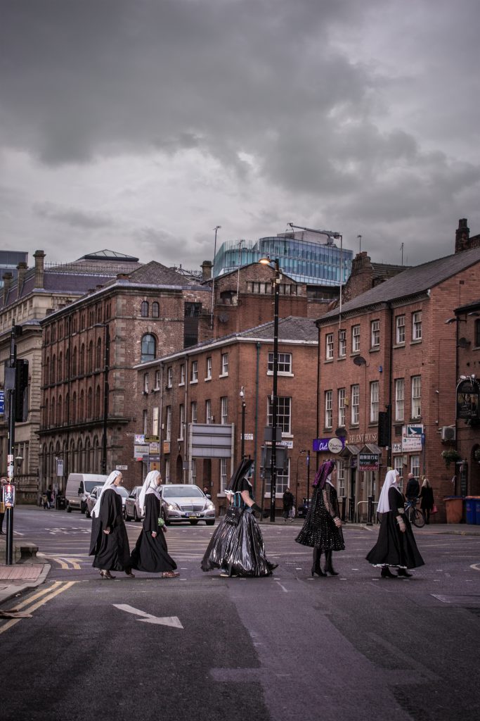 Si Hands with The Manchester Sisters